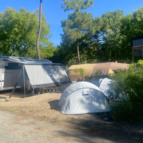 Luxuriöse Stellplatzvermietung für einen Campingaufenthalt am Meer