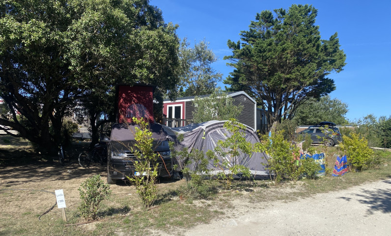 Großer 5-Sterne-Campingplatz zur Miete in Frankreich am Meer