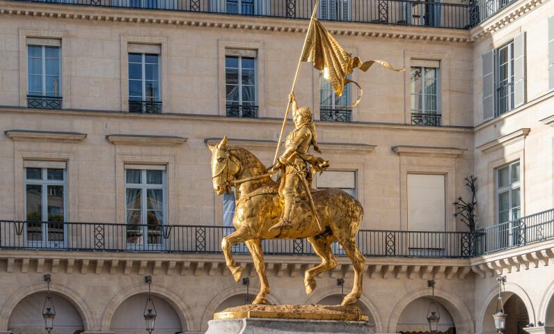 Statue von Jeanne d'Arc im Dorf Domrémy-la-Pucelle