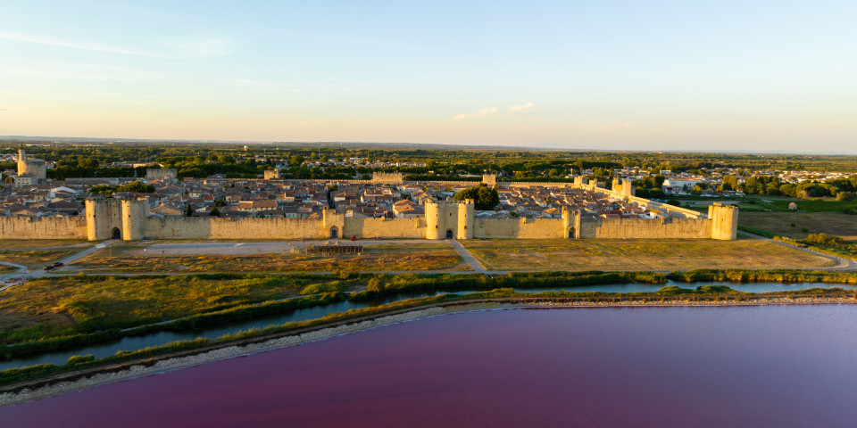 Mittelalterliche Stadtmauer von Aigues-Mortes im Gard