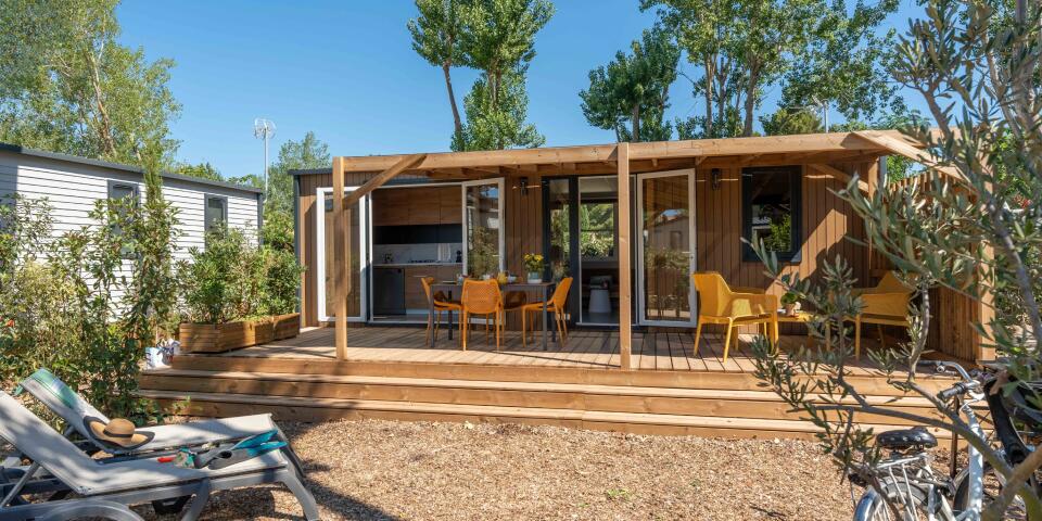 Mobilheim mit Terrasse in ruhiger Umgebung in der Nähe von Port Camargue