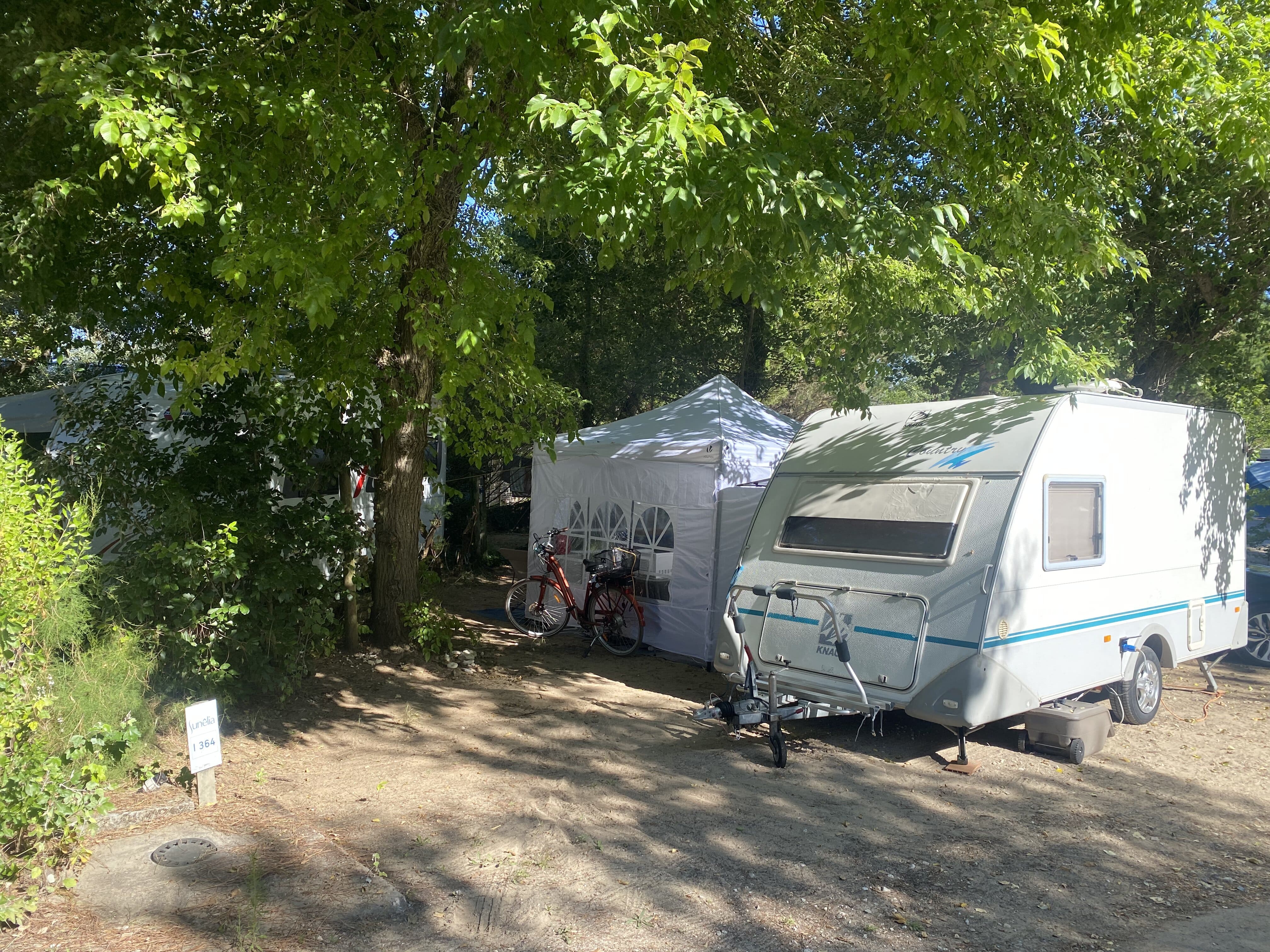 Large camping space rental for caravan, motorhome or tent in Charente Maritime in France