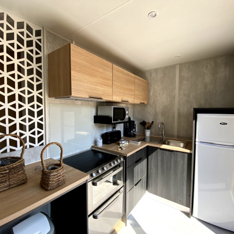 Fully equipped kitchen | Sunêlia Luxury 6 people | Mobile home rental Ile de Ré