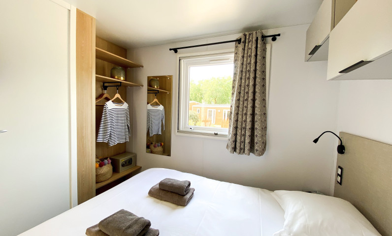 Spacious double bedroom | Sunêlia Luxury 6 people | Mobile home rental Ile de Ré