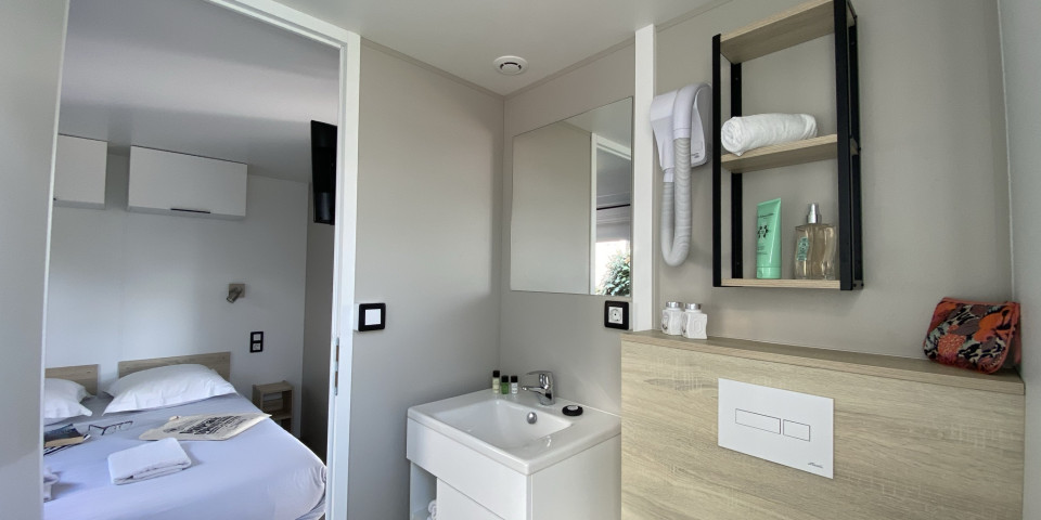 Double room with bathroom | Sunêlia Prestige 6 people | Mobile home rental ile de re