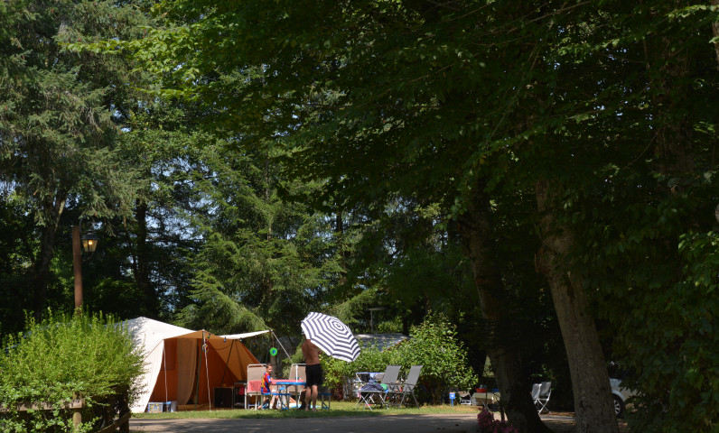 Camping_pitches_le_sequoia_lot_dordogne