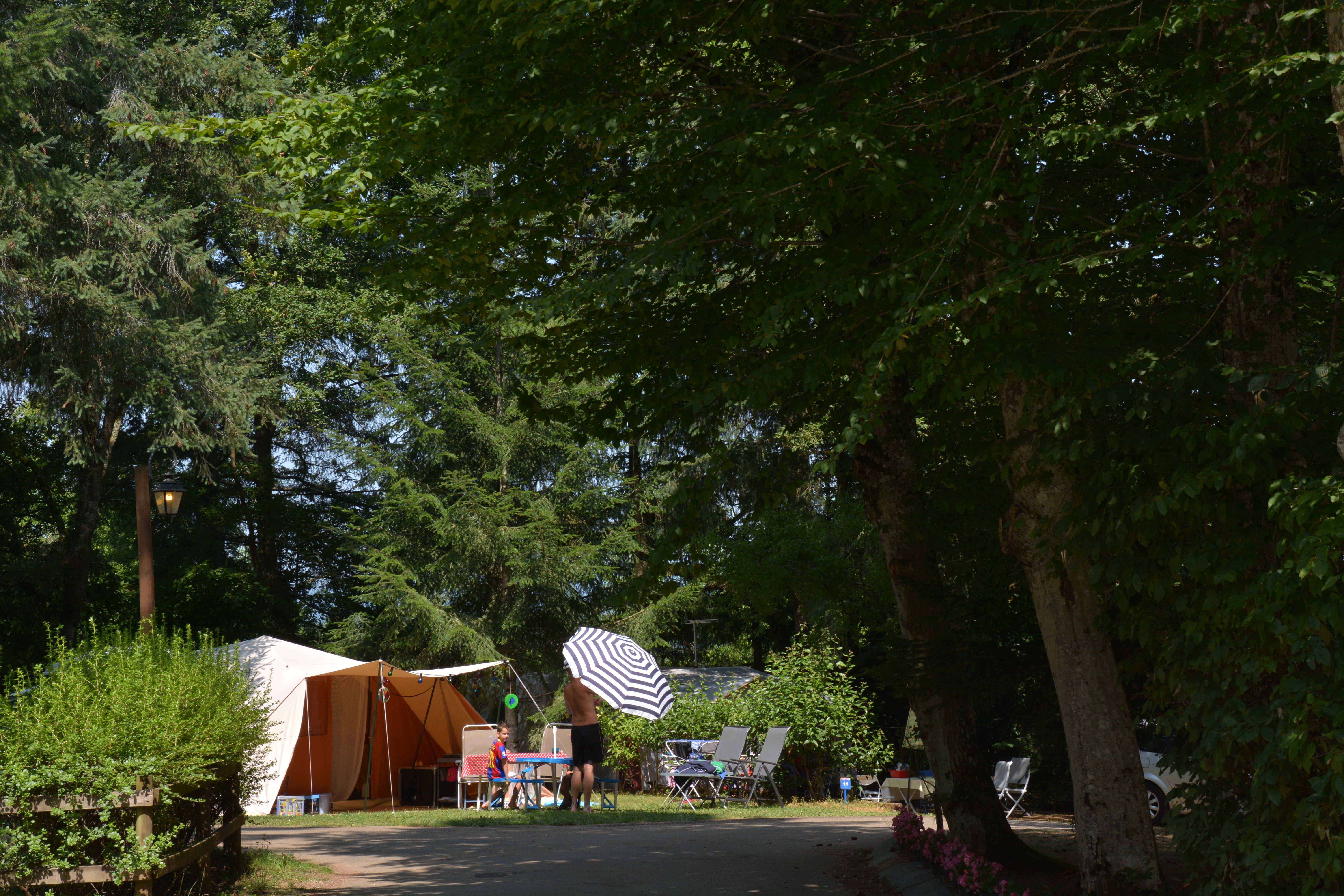 Camping_pitches_le_sequoia_lot_dordogne