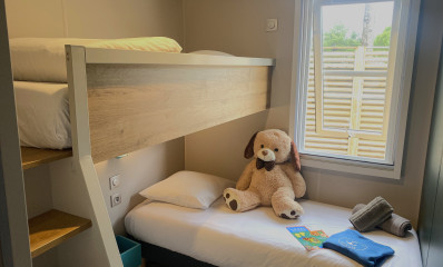 Bunk bed room, possibility of putting a baby bed | Sunêlia Luxury 6 people | Mobile home rental Ile de Ré