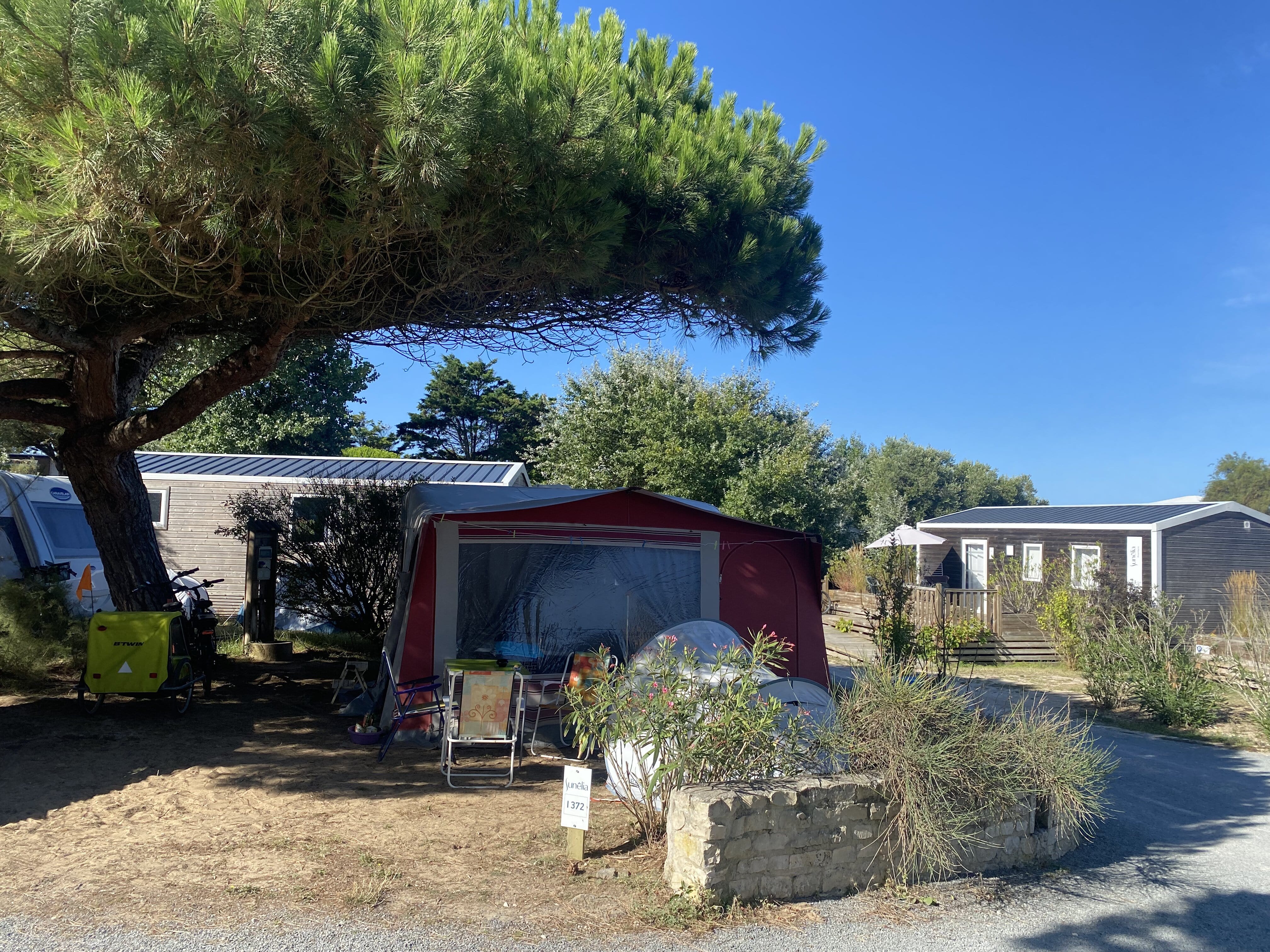 Rental of standard pitches for caravans, camping cars and tents for a stay by the sea