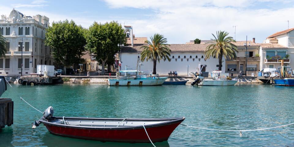 Vue du Grau-du-Roi avec son port de plaisance au bord de la Méditerranée