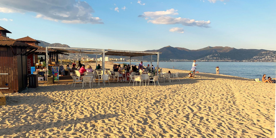 Restaurante en la playa en España