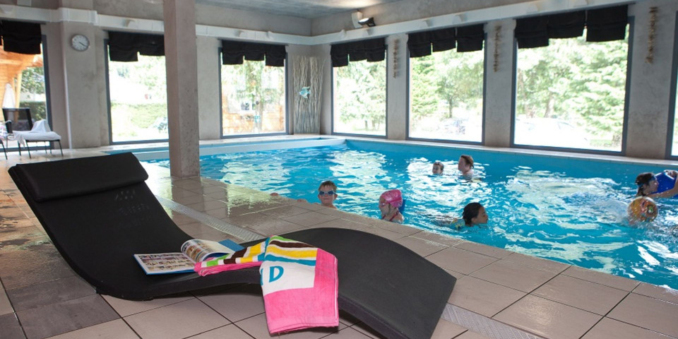 sunelia-domaine-de-champe_piscine-interieure.jpg