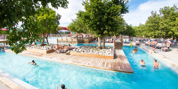 1 Plongez dans un camping Ardèche avec piscine chauffée.jpg
