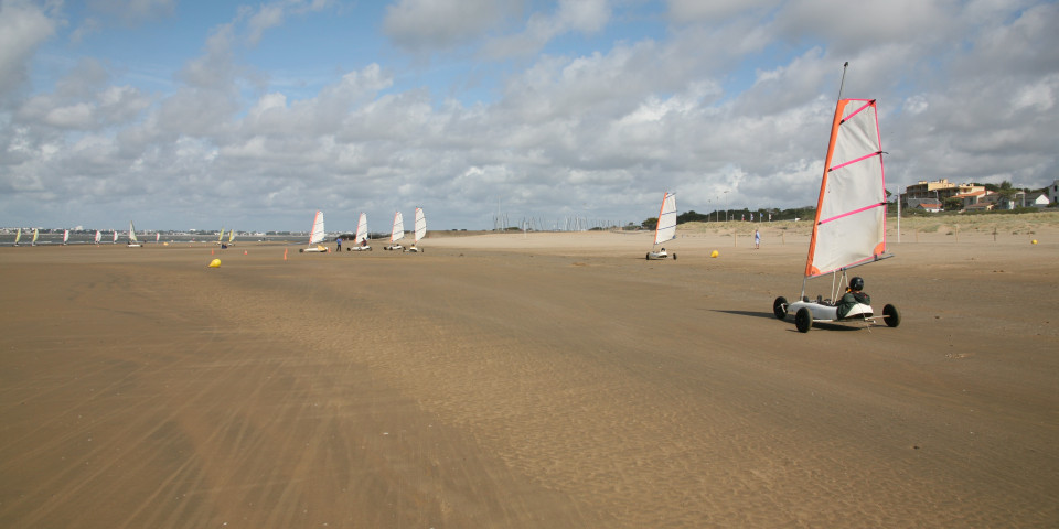 loire-Plage-char-a-voile.JPG