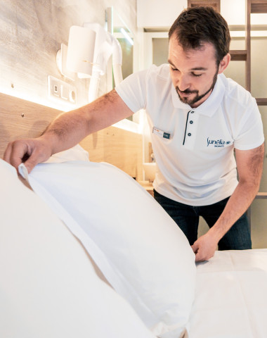 offre-emploi-gouvernante-femme-de-menage.jpg