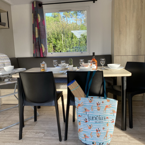 Espace repas avec chaise bébé | Sunêlia Prestige 6 personnes