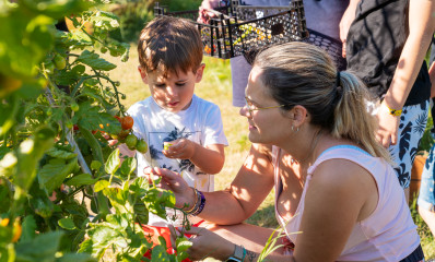 ©Sablons2024_Permaculture_Cueillette_Familles_Enfants_26.jpg