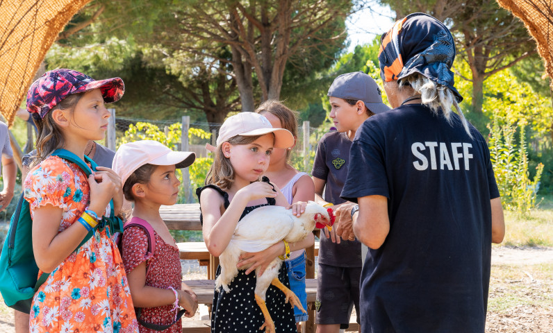 ©Sablons2024_Permaculture_Mini_Ferme_Poules_Enfants_31.jpg