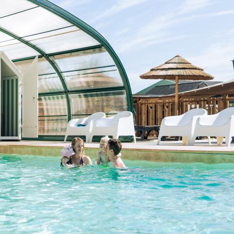 Piscine couverte chauffée dans un camping à Étretat