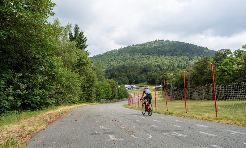 Vue dégagée sur les sommets des Vosges depuis la Route des Crêtes
