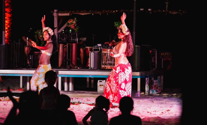 Spectacle en soirée organisé pendant les vacances au camping.