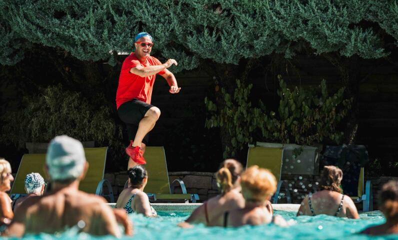 Animazione organizzata nella piscina del campeggio