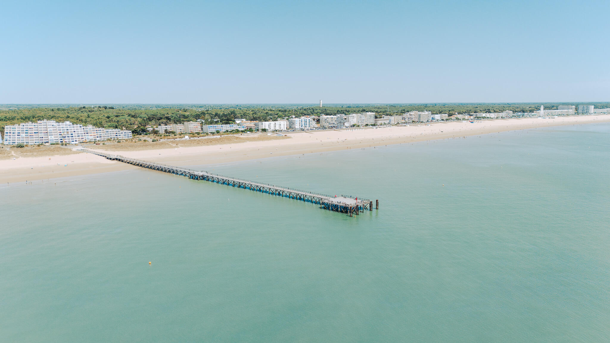 Vista di una località balneare sulla costa della Vandea, vicino a Les Sables-d'Olonne.