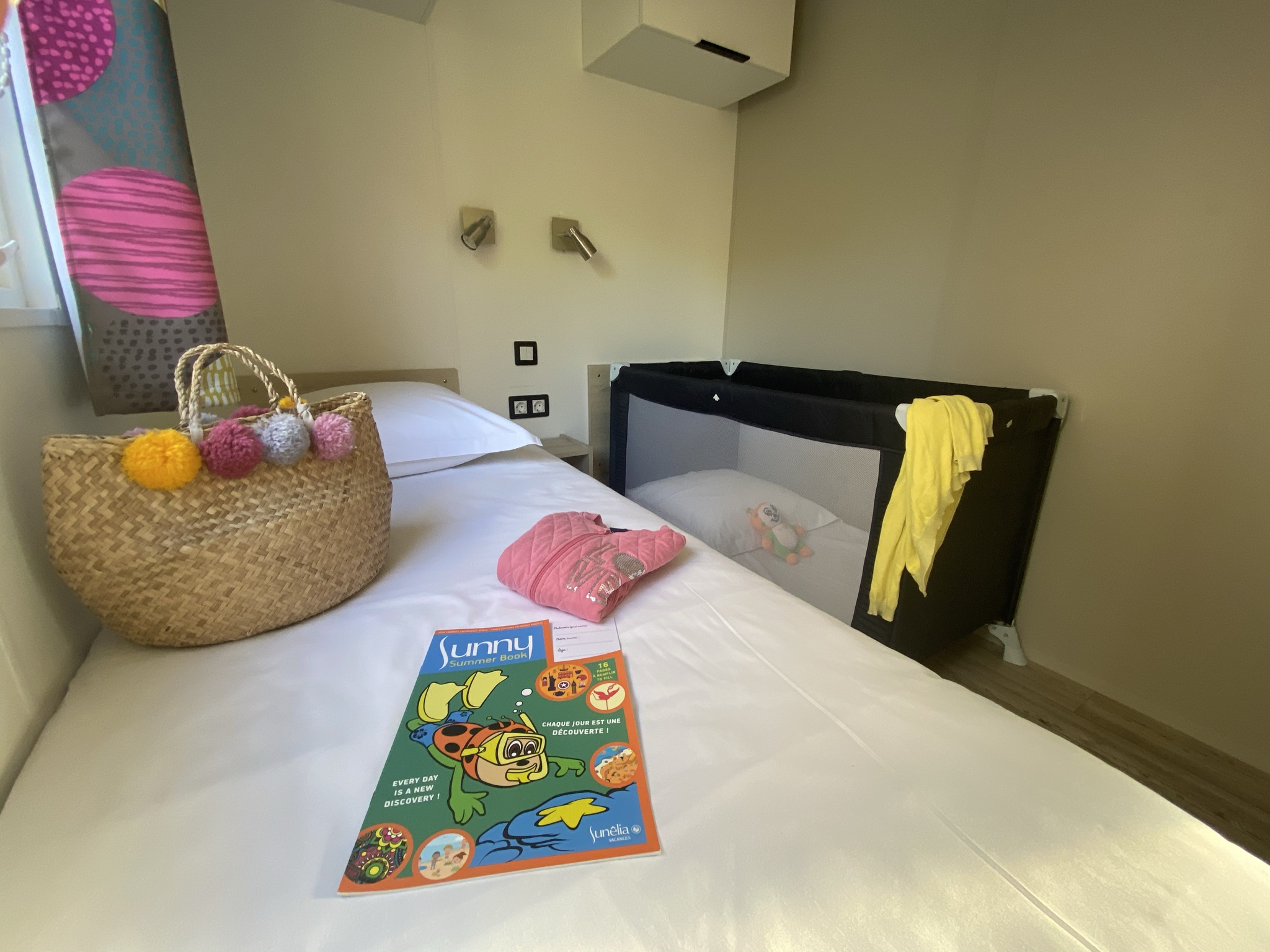 Kinderkamer met babybedje | Sunêlia Prestige 6 personen | Verhuur van stacaravans op ile de re