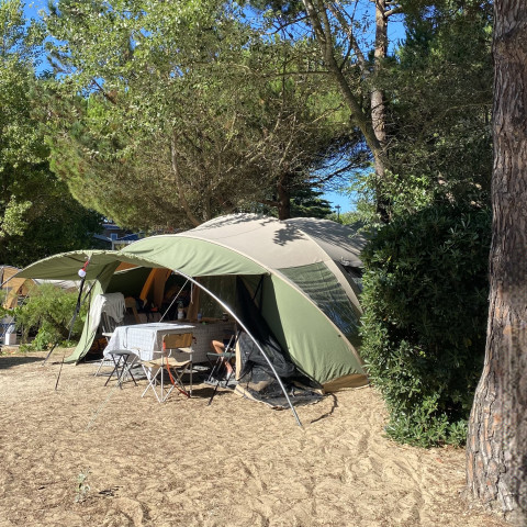 Woonplaats van 140m², ideaal voor een kampeerverblijf met uw tent en uw caravan