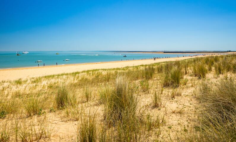 Lang zandstrand op het eiland Oléron