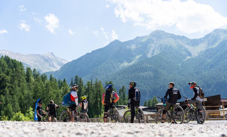 Mountainbikers op de hellingen van Les Orres
